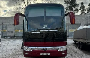Автобус бордовый